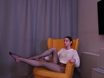 webcam girl harrieteasley live cam image #10837649