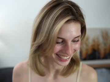 webcam girl refined_style live cam image #10412627