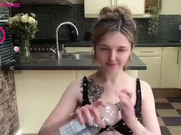 webcam girl lucydelovely live cam image #5387091