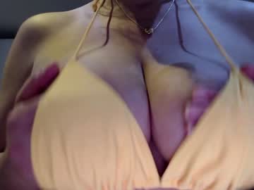 webcam girl kiradivine live cam image #2874982