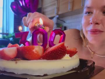 webcam girl milly_shy live cam image #12313938
