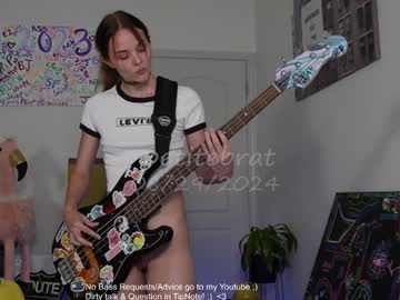 webcam girl petitebrat live cam image #10359670