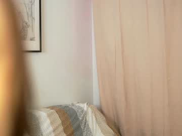 webcam girl peek_in_my_window live cam image #9795861