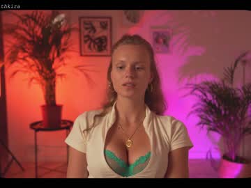 webcam girl chillwithkira live cam image #2943211