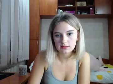 webcam girl melena_shy live cam image #252544