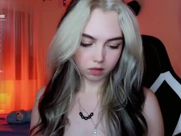 webcam girl small_blondee live cam image #6442832