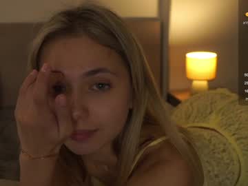webcam girl mildredgarrett live cam image #11170374