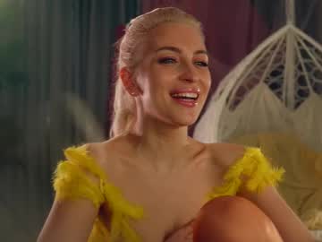 webcam girl artmosphera live cam image #12432708