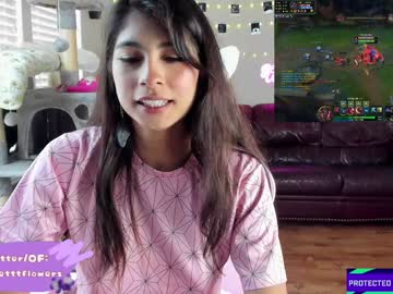 webcam girl violetttflowers live cam image #6368013