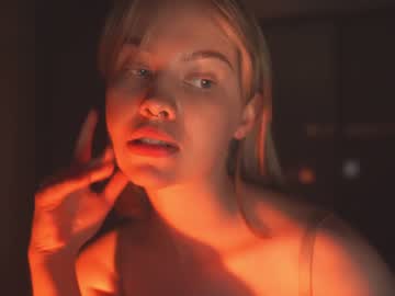 webcam girl bibi_it_is live cam image #8433676