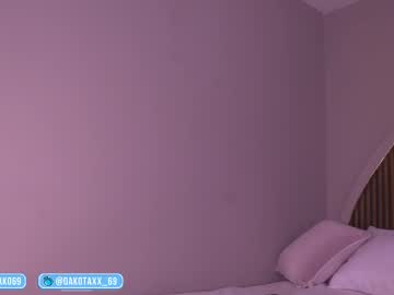 webcam girl dakota_leex live cam image #12612048