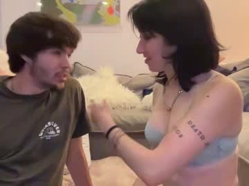 webcam girl sluttylilsister live cam image #10736056