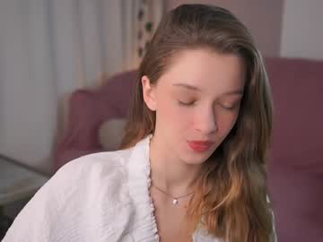 webcam girl little_poetry live cam image #12116693