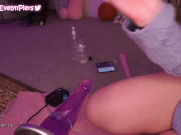 webcam girl evelynpiers live cam image #3833207
