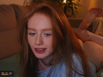 webcam girl lizzy_blaze live cam image #9831657