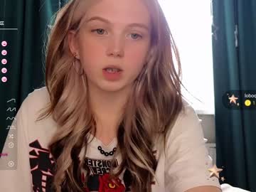 webcam girl small_blondee live cam image #7063300