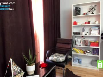 webcam girl crissnight live cam image #2594072