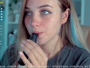 webcam girl mia_milagros live cam image #704572