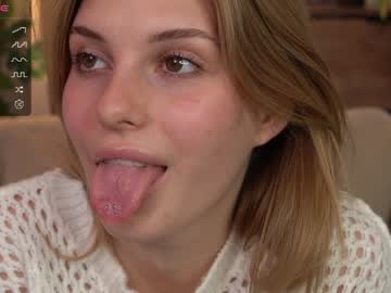 webcam girl refined_style live cam image #10811357