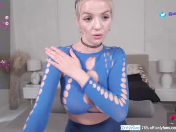 webcam girl smileyouarehere live cam image #8519162