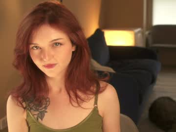 webcam girl lucydelovely live cam image #10463895