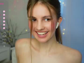 webcam girl fluffy_angel live cam image #10241221