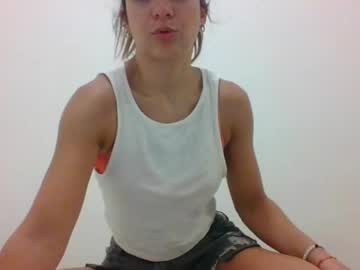 webcam girl rosewoodroom live cam image #11803421
