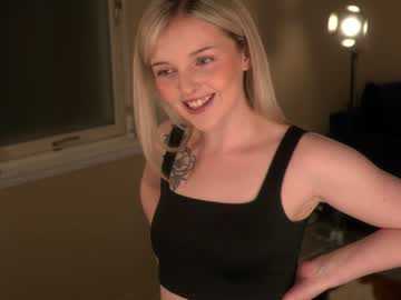 webcam girl lucydelovely live cam image #9432127