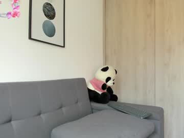 webcam girl abigail_w live cam image #11025703