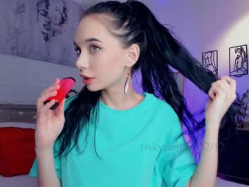 webcam girl riskyproject live cam image #7825813