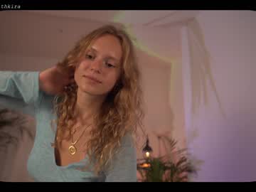 webcam girl chillwithkira live cam image #3363981