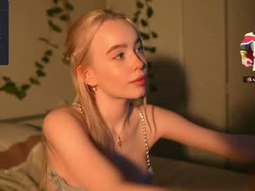 webcam girl mother__of__dragons live cam image #8138982