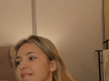 webcam girl mildredgarrett live cam image #11123388