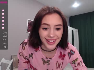 webcam girl angella_kleee live cam image #2103290