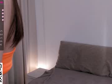 webcam girl peek_in_my_window live cam image #8344312