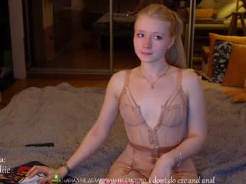 webcam girl bestblondiiecb live cam image #5663947