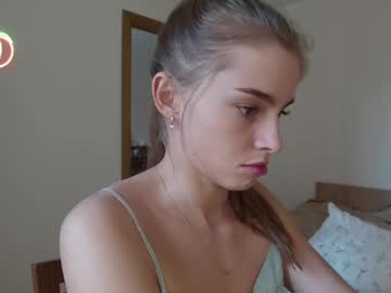 webcam girl roxxxie_reid live cam image #12059256