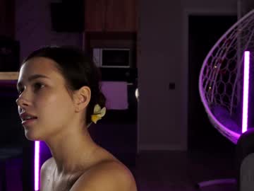 webcam girl emilybatee live cam image #12724896