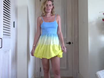 webcam girl island_peach live cam image #10723074
