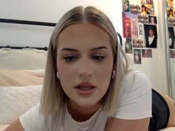 webcam girl paigeriellyyy live cam image #8515209