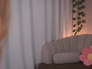 webcam girl little_poetry live cam image #12475852