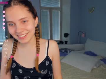 webcam girl youne_and_beautiful live cam image #5677827