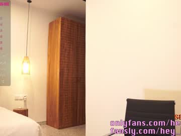 webcam girl heyhorny_cb live cam image #6735629