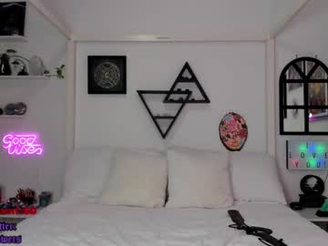 webcam girl violetttflowers live cam image #1709504
