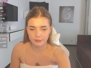 webcam girl adrianawow1 live cam image #12319004