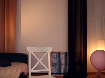 webcam girl artmosphera live cam image #2647220