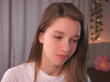 webcam girl little_poetry live cam image #12476541