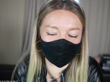 webcam girl blondehottiek live cam image #13026303