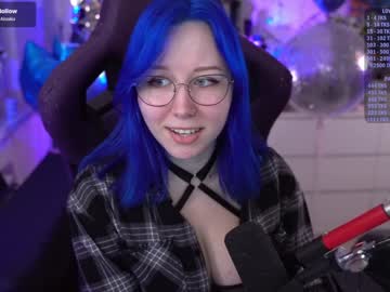 webcam girl blue_mooncat live cam image #10671281