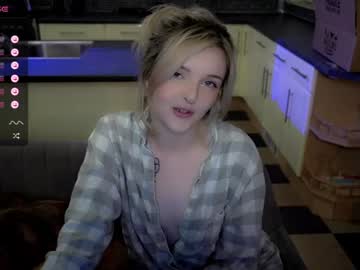 webcam girl lucydelovely live cam image #6943021